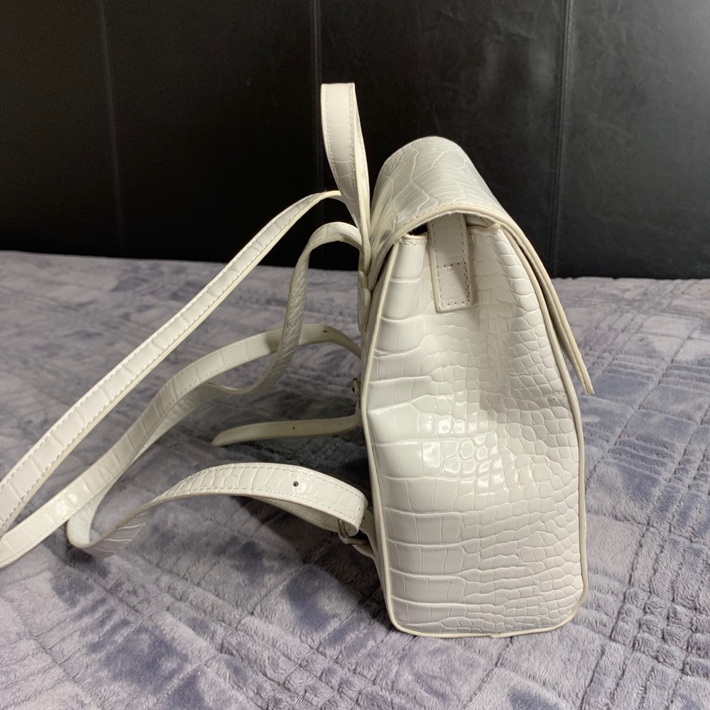 White backpack - Picture 5 of 5